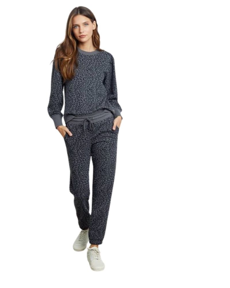 Front of a model wearing a size L Women'S Kingston in Charcoal Mini Cheetah in Charcoal Mini Cheetah by Rails. | dia_product_style_image_id:346360